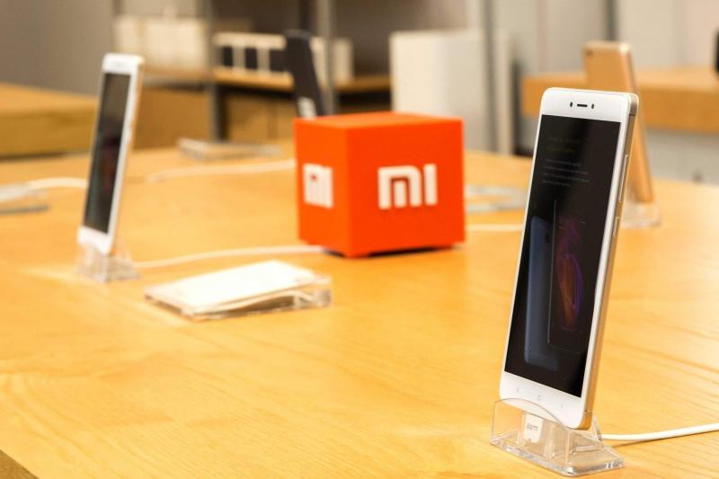 Photo of Xiaomi Patents Smartphone With a Surround Display