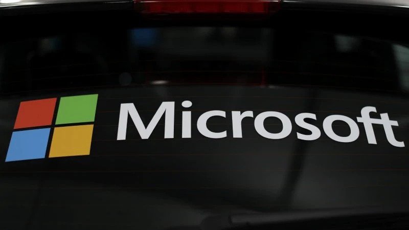 Microsoft Office 2021 LTSC(Long Term Servicing Channel) and Office 2021 version is coming with dark mode support across multiple apps and performance improvements across Word, Excel, Outlook, and PowerPoint.